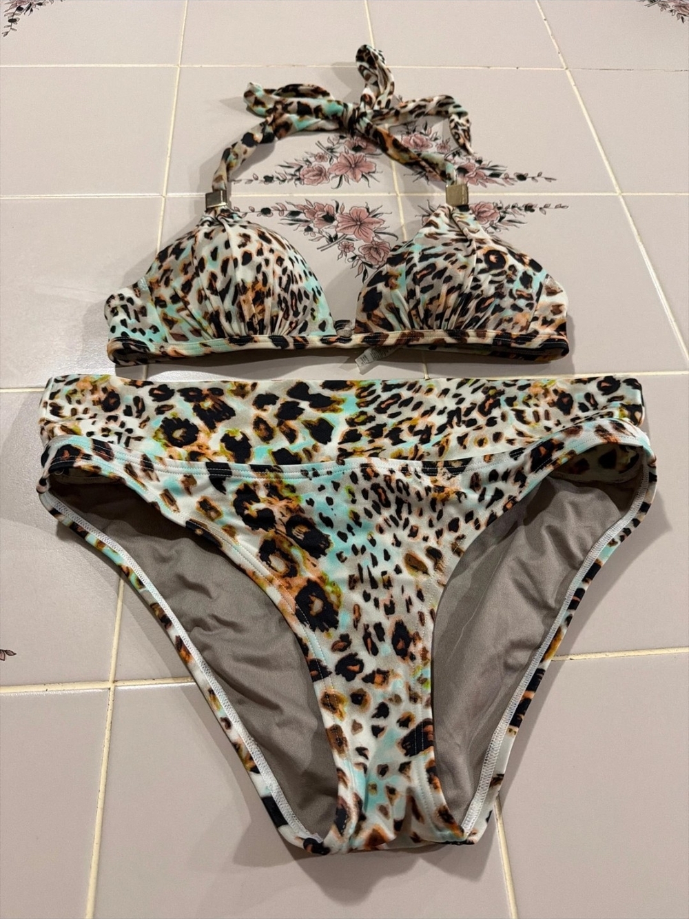 Victoria's Secret Top S Bottom S Leopard Print Bikini Set in Mint, Brown & Black